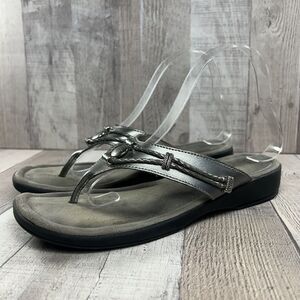 Minnetonka Women's Silverthorne Thong Sandals Flip Flops Leather Silver Size 9